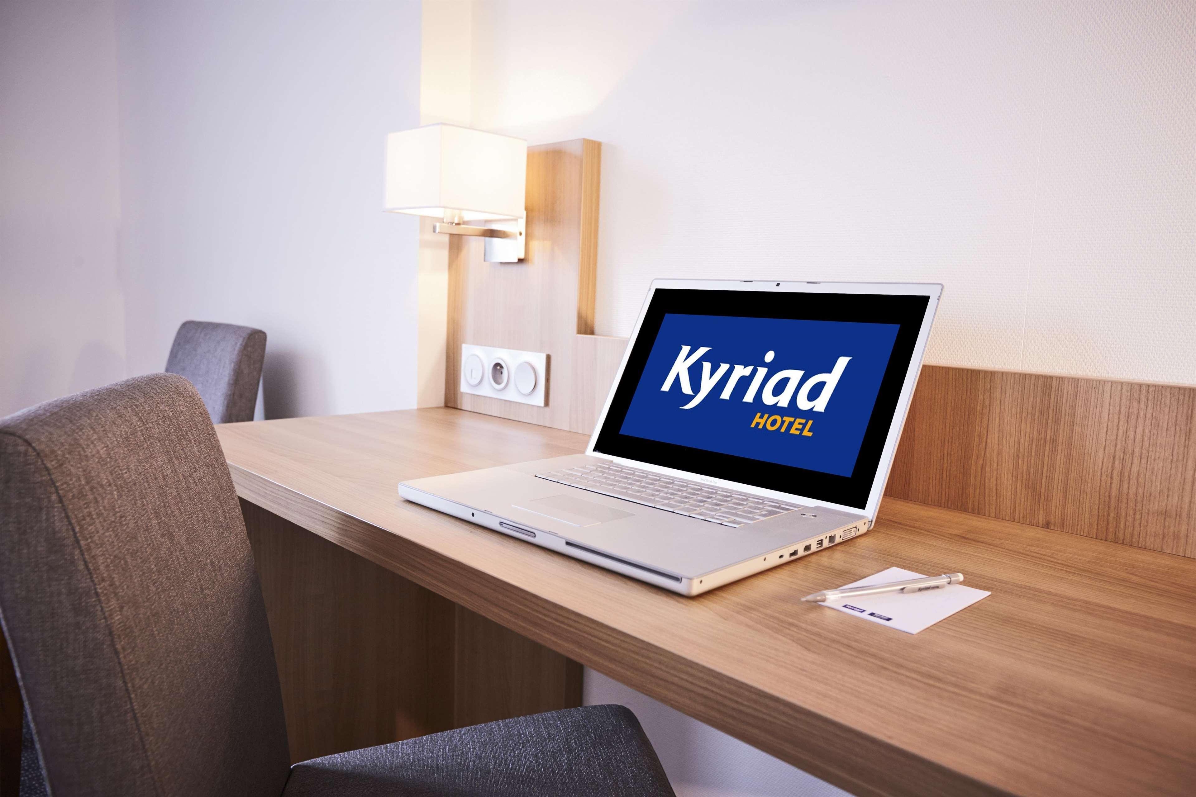 Kyriad Hotel Laval Лаваль Экстерьер фото